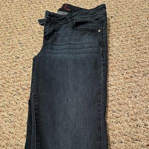 Skinny Jeans size 6 dark blue excellent condition brand is Elle from New York
